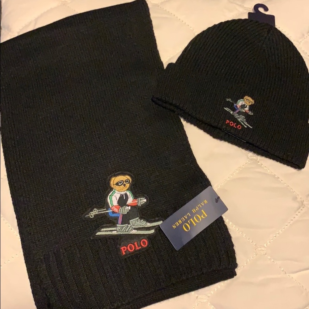 Polo’s scarf and hat